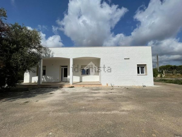 casa indipendente in vendita a Villa Castelli