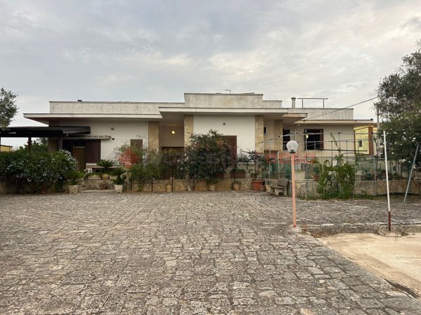 casa indipendente in vendita a Villa Castelli