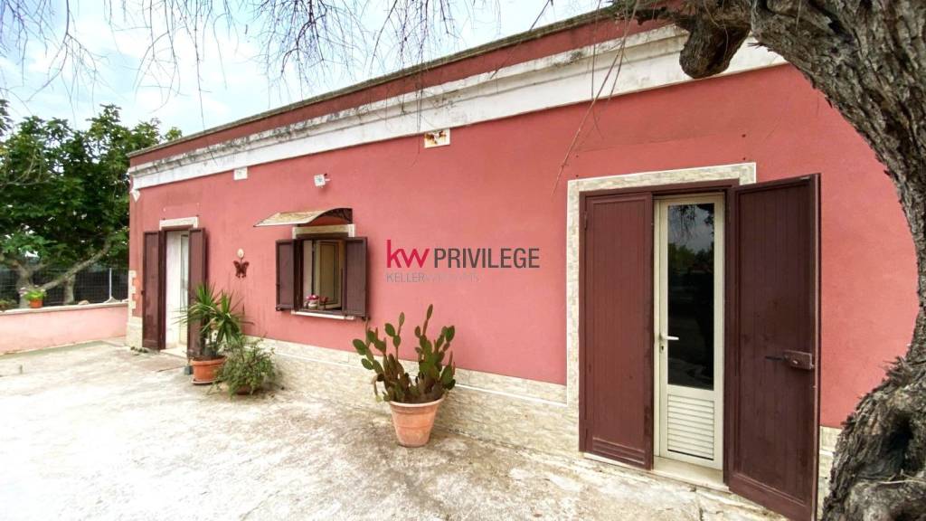 casa indipendente in vendita a Villa Castelli