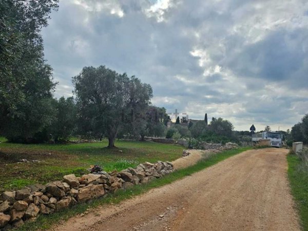 terreno in vendita a Villa Castelli
