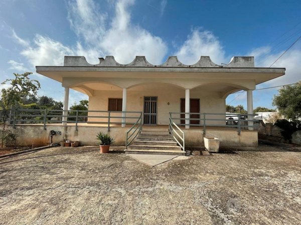 casa indipendente in vendita a Villa Castelli in zona Antoglia