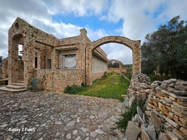 casa indipendente in vendita a Villa Castelli in zona Antoglia