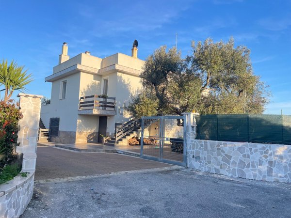 casa indipendente in vendita a Villa Castelli