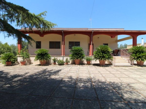 casa indipendente in vendita a Villa Castelli