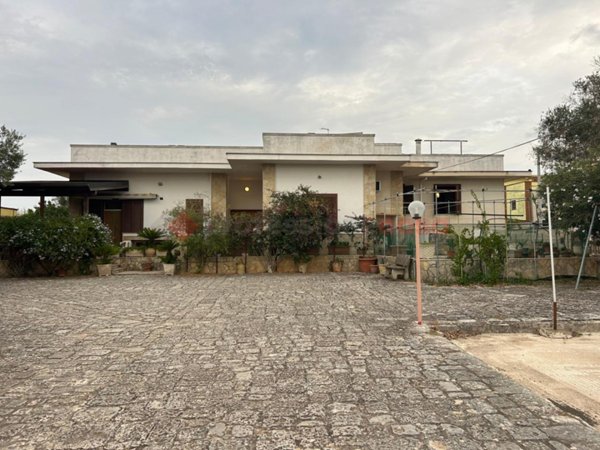 casa indipendente in vendita a Villa Castelli in zona Antoglia