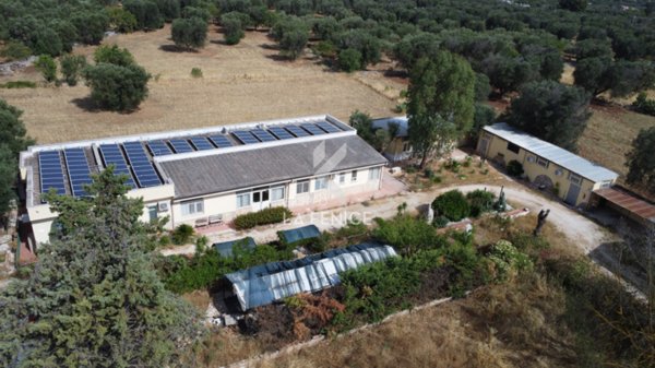 casa indipendente in vendita a Villa Castelli in zona Antoglia
