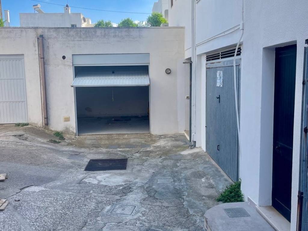 locale di sgombero in vendita ad Alessano