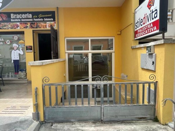 negozio in vendita ad Alessano