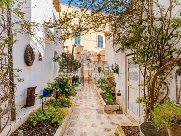 casa indipendente in vendita ad Alessano