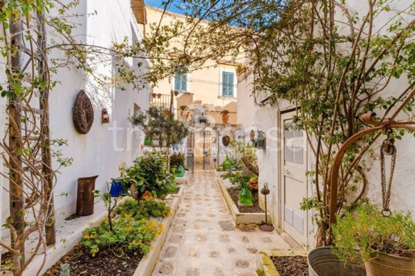 casa indipendente in vendita ad Alessano