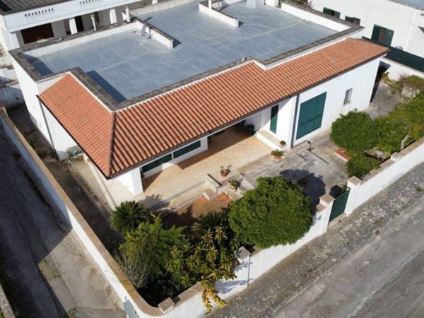 casa indipendente in vendita ad Alessano