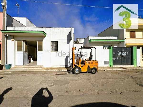 locale commerciale in vendita ad Alessano
