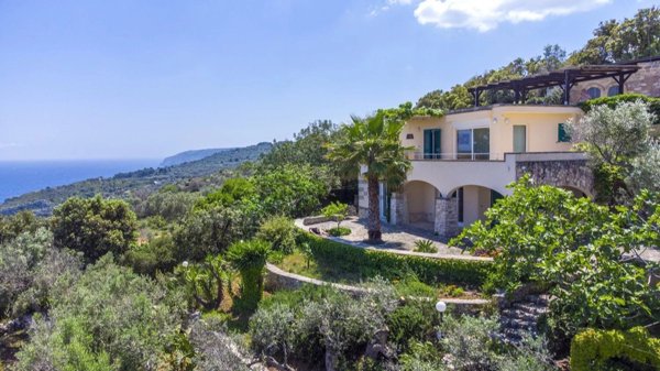 casa indipendente in vendita ad Alessano