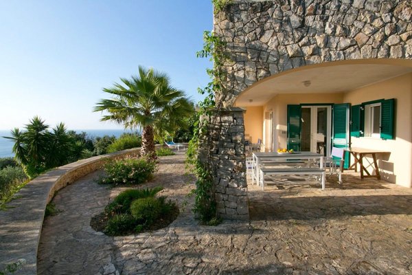 casa indipendente in vendita ad Alessano in zona Marina di Novaglie