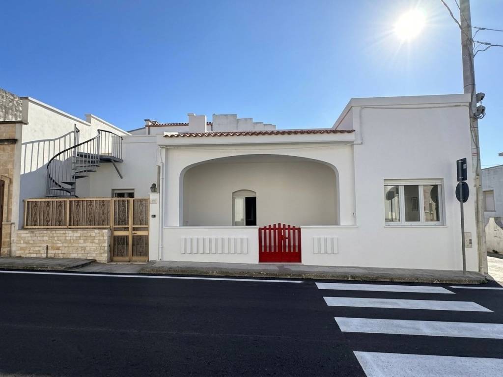 casa indipendente in vendita ad Alessano in zona Montesardo