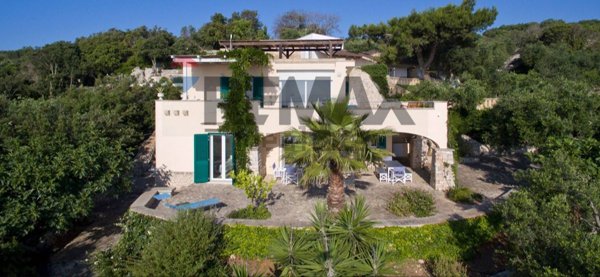 casa indipendente in vendita ad Alessano in zona Marina di Novaglie