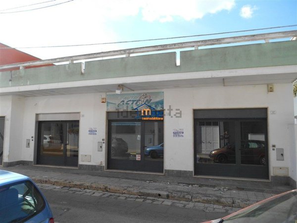 locale commerciale in vendita ad Alezio