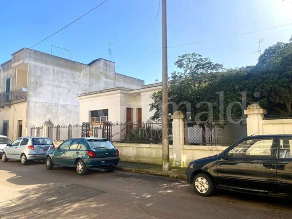 casa indipendente in vendita ad Alezio