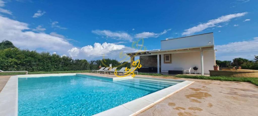 casa indipendente in vendita ad Alezio