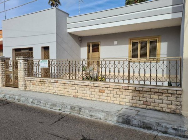 casa indipendente in vendita ad Alezio