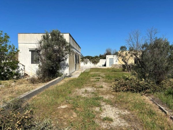 casa indipendente in vendita ad Alezio