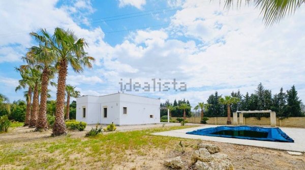 casa indipendente in vendita ad Alezio