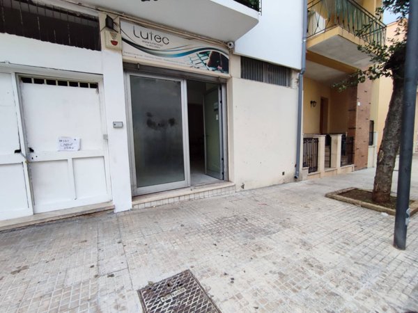 locale commerciale in vendita ad Alezio