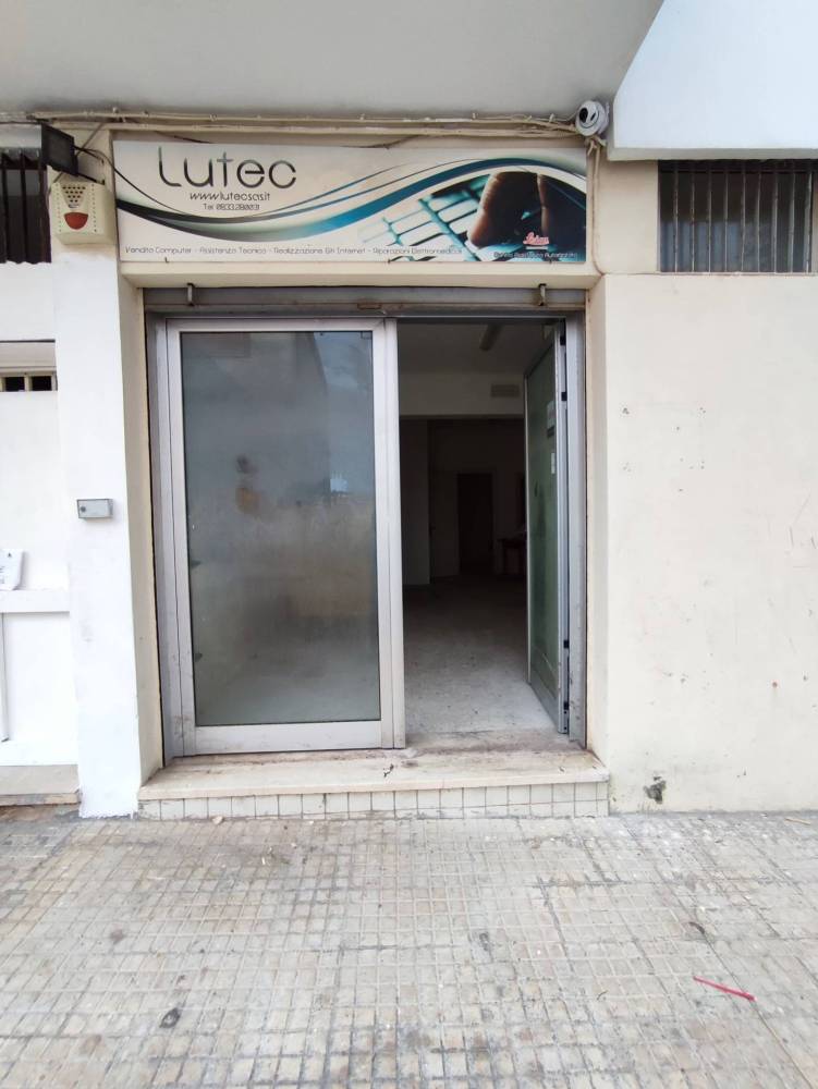 locale commerciale in vendita ad Alezio