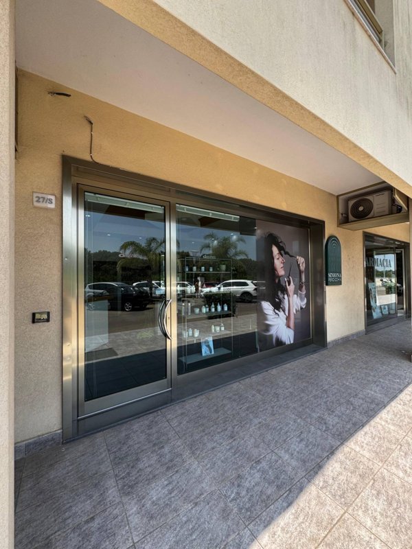 locale commerciale in vendita ad Alezio