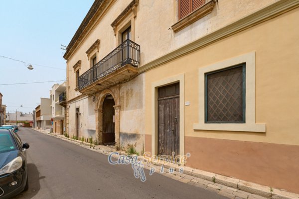 locale di sgombero in vendita ad Alezio