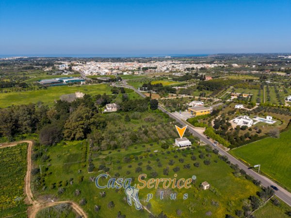 casa indipendente in vendita ad Alezio