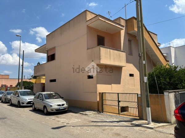 casa indipendente in vendita ad Alezio