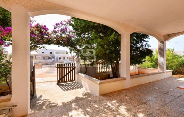casa indipendente in vendita ad Alliste in zona Capilungo