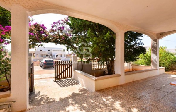 casa indipendente in vendita ad Alliste in zona Capilungo