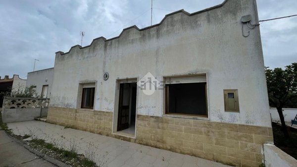 casa indipendente in vendita ad Alliste in zona Capilungo
