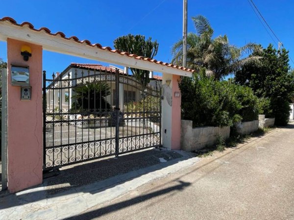 casa indipendente in vendita ad Alliste in zona Capilungo