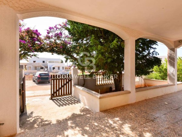 casa indipendente in vendita ad Alliste in zona Capilungo