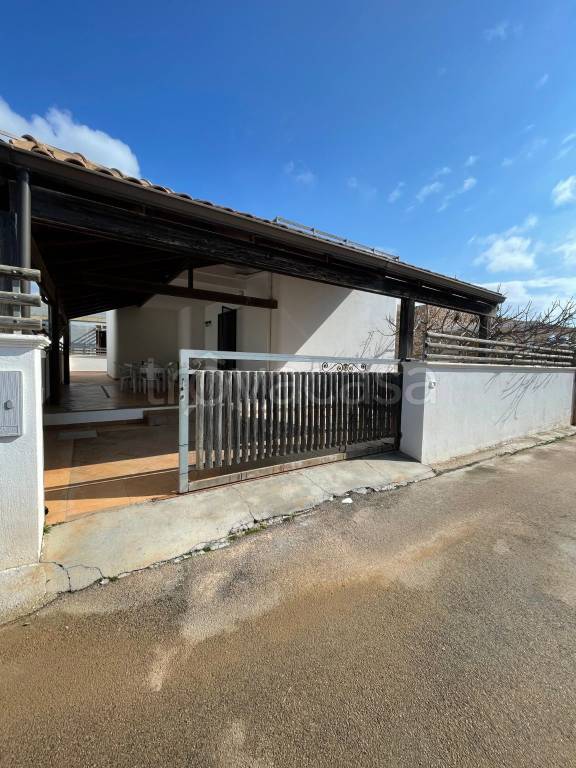 casa indipendente in vendita ad Alliste in zona Capilungo