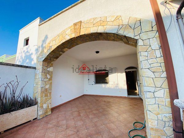 appartamento in vendita ad Alliste in zona Felline