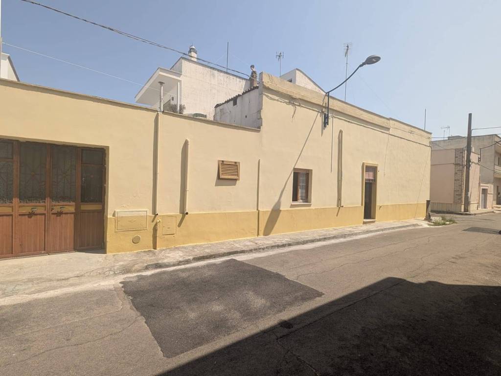 casa indipendente in vendita ad Alliste in zona Capilungo