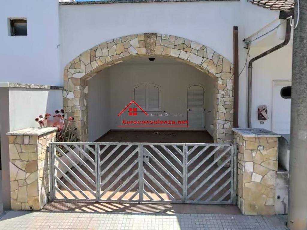 appartamento in vendita ad Alliste in zona Felline