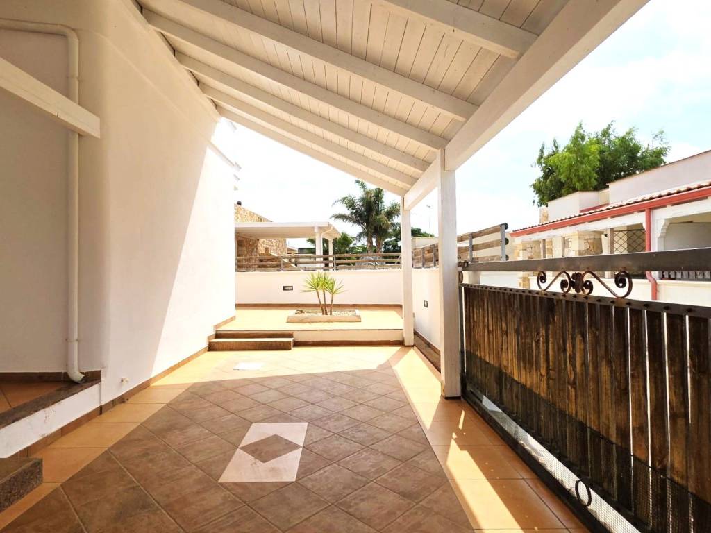 casa indipendente in vendita ad Alliste in zona Capilungo