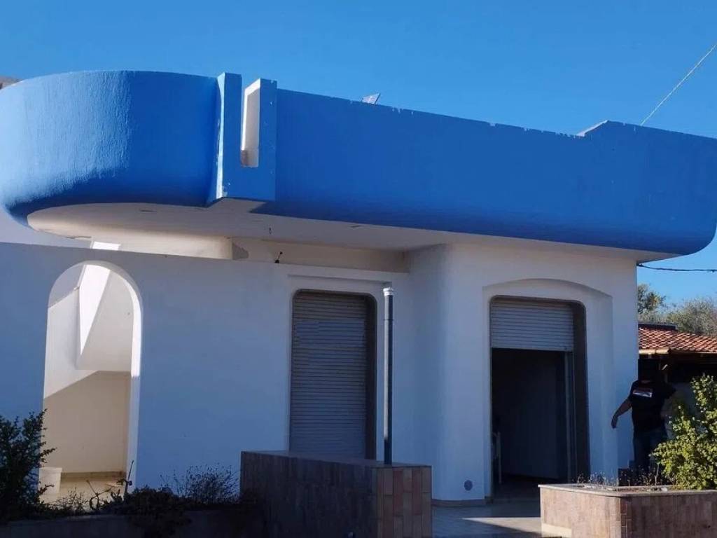 casa indipendente in vendita ad Alliste in zona Posto Rosso