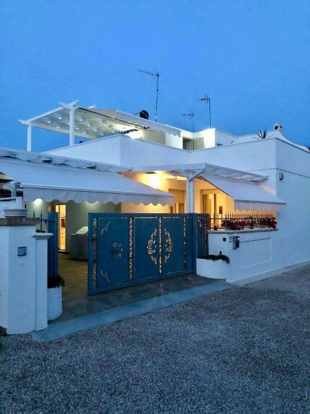 casa indipendente in vendita ad Alliste in zona Posto Rosso