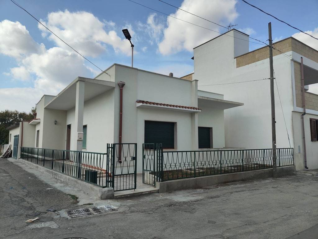 casa indipendente in vendita ad Alliste in zona Felline