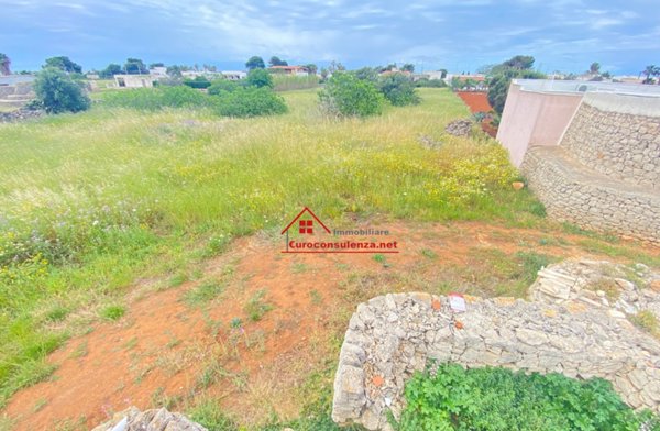 casa indipendente in vendita ad Alliste in zona Posto Rosso