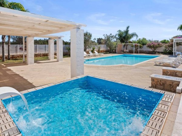 casa indipendente in vendita ad Alliste in zona Capilungo