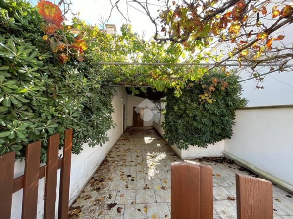 casa indipendente in vendita ad Alliste in zona Capilungo