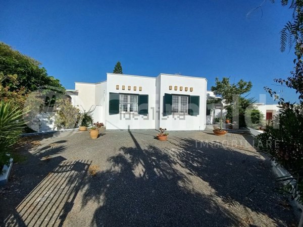 casa indipendente in vendita ad Alliste in zona Capilungo