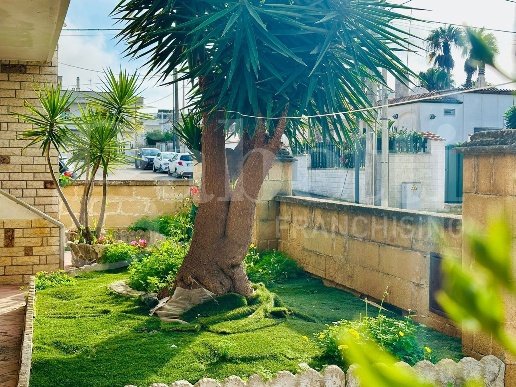 casa indipendente in vendita ad Alliste in zona Felline